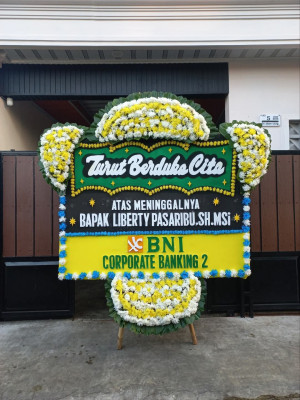 Papan Bunga Duka di Gunung Kemala