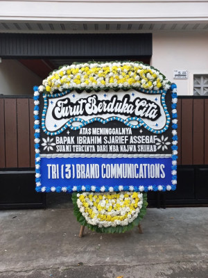 Papan Bunga Duka di Gunung Kemala